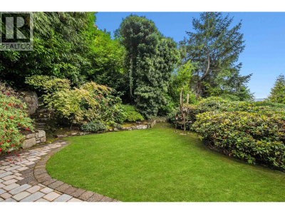 6035 EAGLERIDGE Drive | West Vancouver British Columbia | Slide Image Four