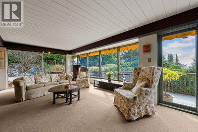 6035 EAGLERIDGE Drive | West Vancouver British Columbia | Slide Image Nine