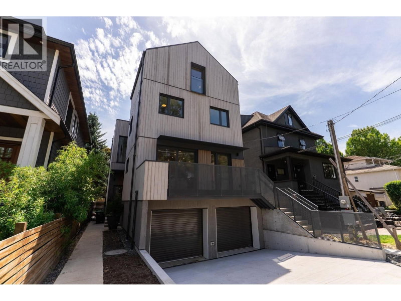 60 17TH Avenue Vancouver British Columbia, V5V 1A2 - 3 Bedrooms Condo For Sale