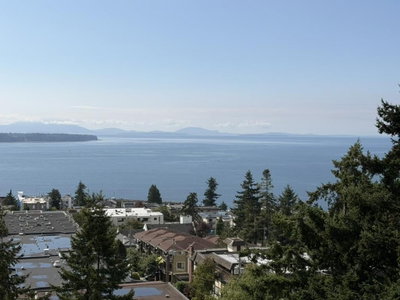 15165 THRIFT Avenue | White Rock British Columbia | Slide Image Four