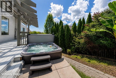 122 CHESTNUT Court | Port Moody British Columbia | Slide Image Thirty-two