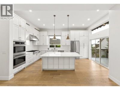 122 CHESTNUT Court | Port Moody British Columbia | Slide Image Nine