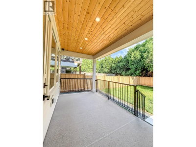 21092 WICKLUND Avenue | Maple Ridge British Columbia | Slide Image Six