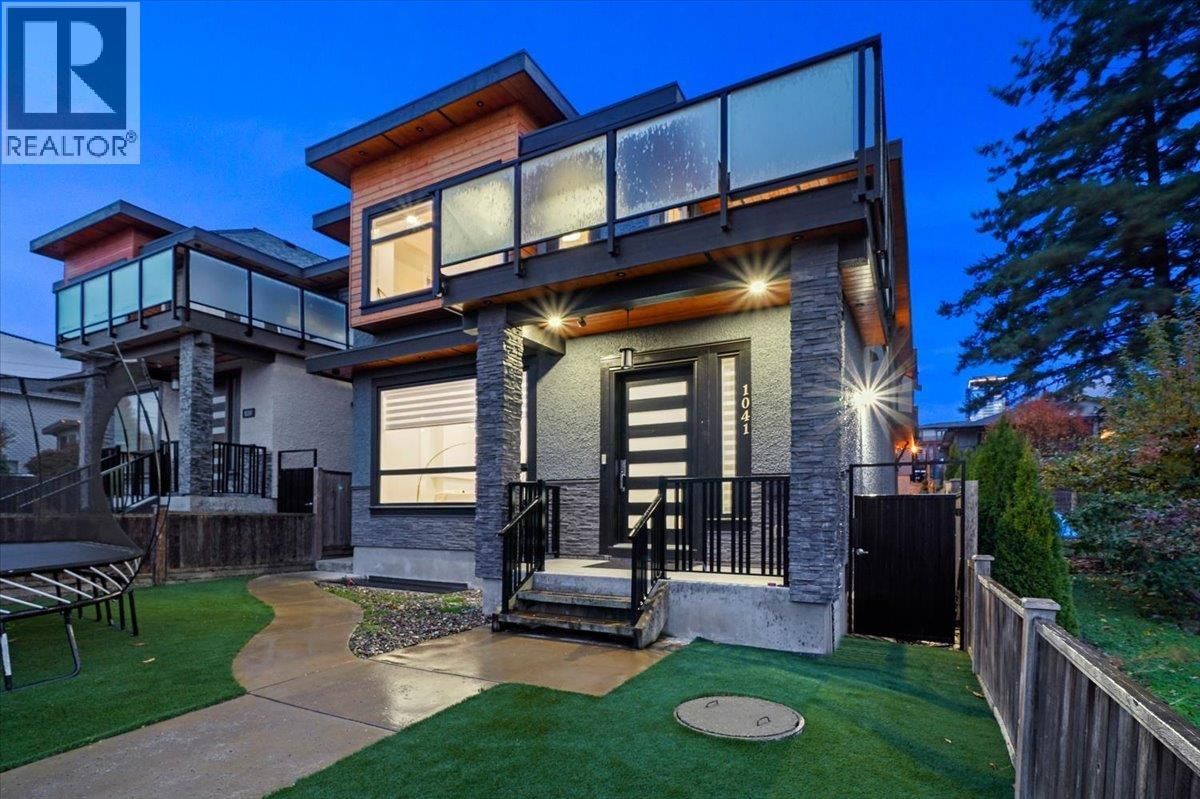 1041 STEWART Avenue, Coquitlam, British Columbia V3K 2N8