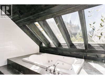 430 BAYVIEW Road | West Vancouver British Columbia | Slide Image Twelve