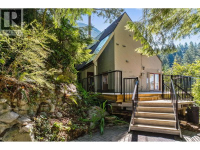 430 BAYVIEW Road | West Vancouver British Columbia | Slide Image Two