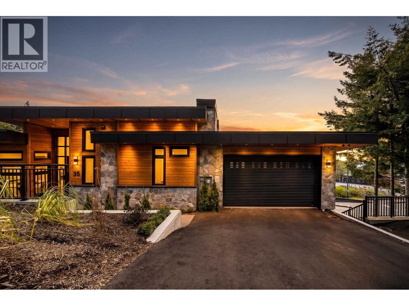 35 KELVIN GROVE Way, Lions Bay, British Columbia V0N 2E0