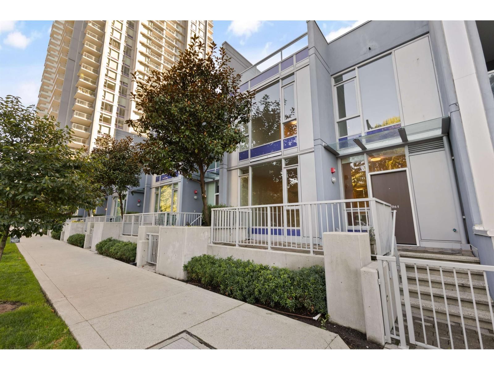 13720 100 Avenue, Surrey, British Columbia V3T 0L5