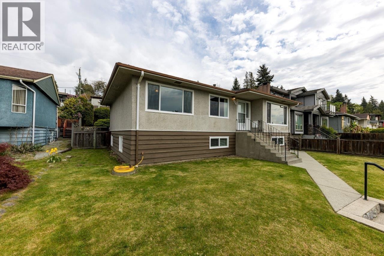 4581 SUNLAND Place, Burnaby, British Columbia V5J 3A3