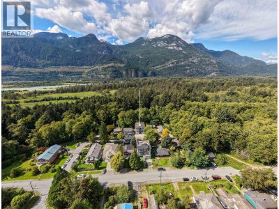 38030 SEVENTH Avenue | Squamish British Columbia | Slide Image Two