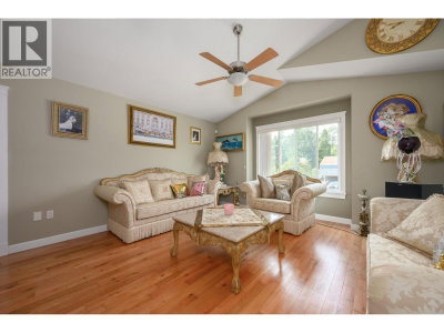 11382 240 Street | Maple Ridge British Columbia | Slide Image Six