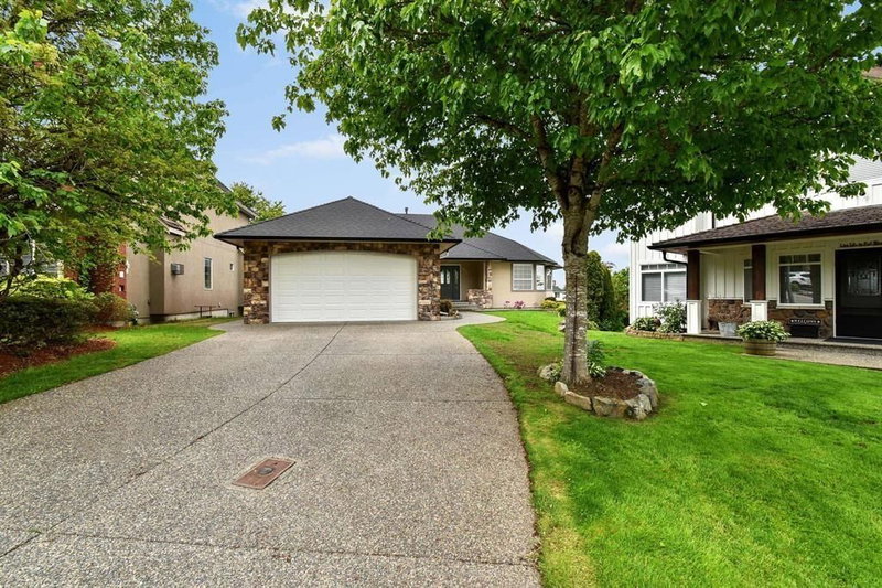 2389 ORCHARD Place Abbotsford British Columbia, V3G 2B4 - 6 Bedrooms Home For Sale