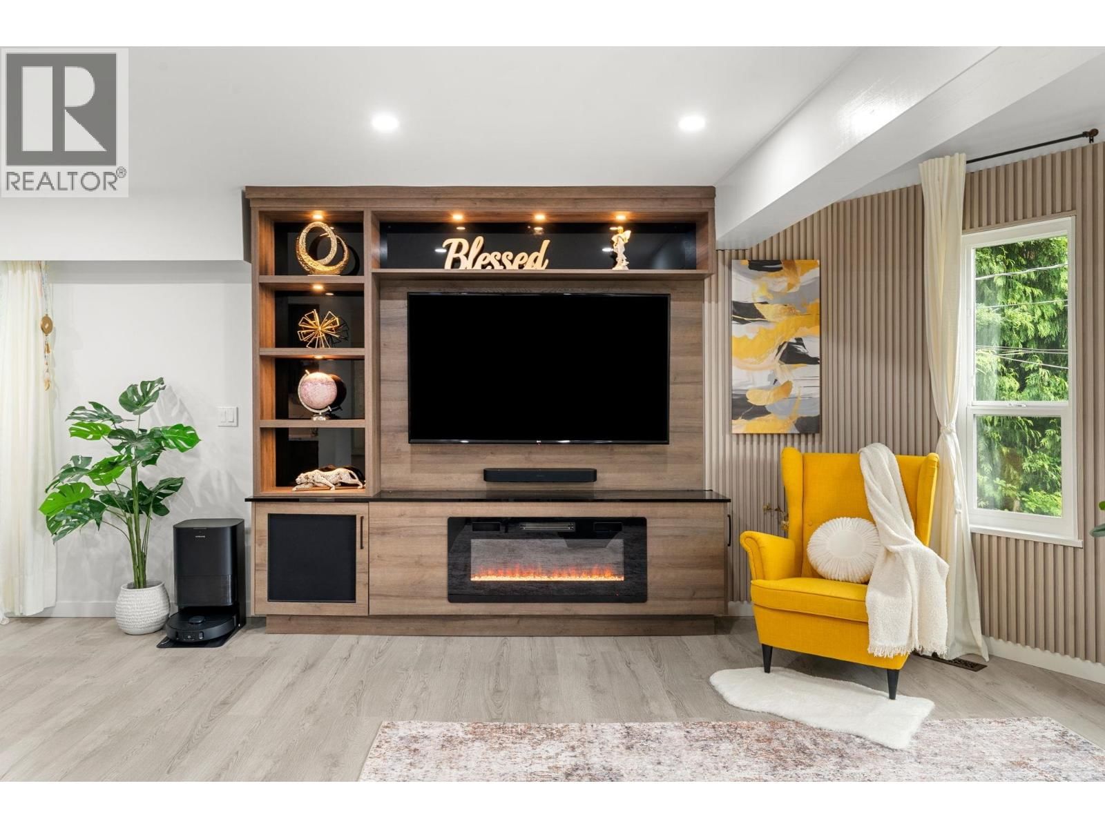 660 22ND Street, North Vancouver, British Columbia V7L 3C9