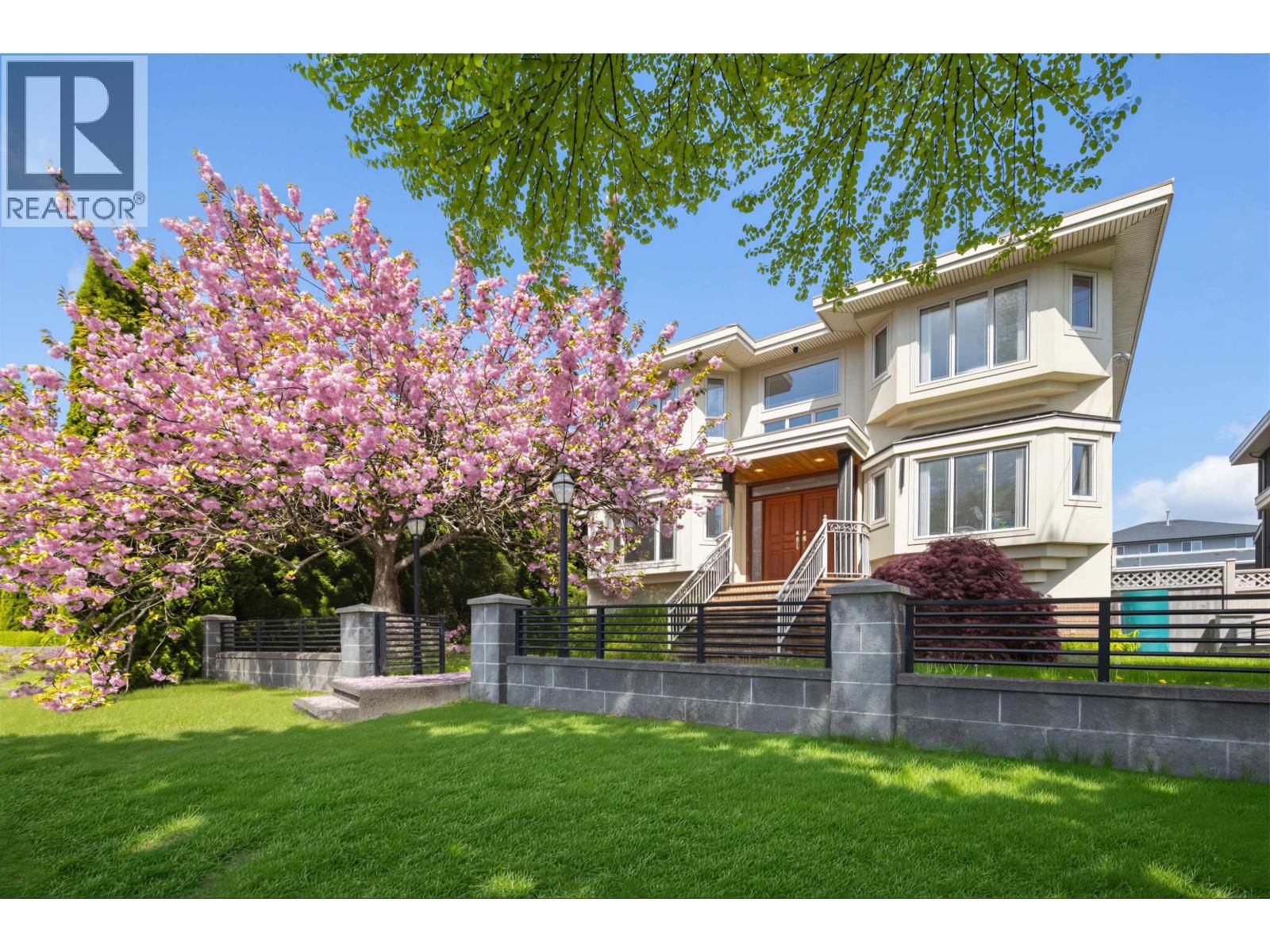 4993 VENABLES Street, Burnaby, British Columbia V5B 1X8