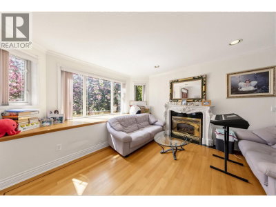 4993 VENABLES Street | Burnaby British Columbia | Slide Image Four