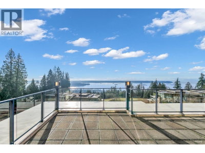 2245 TWIN CREEK Place | West Vancouver British Columbia | Slide Image Thirty