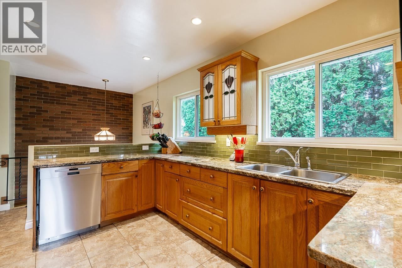 675 NEWPORT Street, Coquitlam, British Columbia V3J 3H5