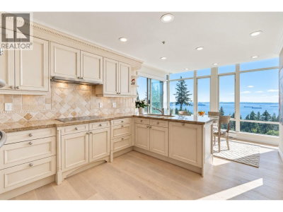 3131 DEER RIDGE Drive | West Vancouver British Columbia | Slide Image Thirteen