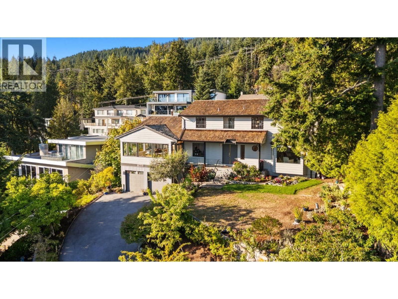 3845 SOUTHRIDGE Avenue West Vancouver British Columbia, V7V 3H9 - 5 Bedrooms Home For Sale