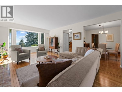 3845 SOUTHRIDGE Avenue | West Vancouver British Columbia | Slide Image Four