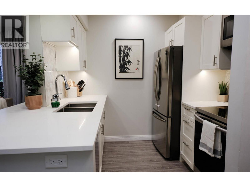 365 GINGER Drive New Westminster British Columbia, V3M 6W3 - 1 Bedroom Condo For Sale