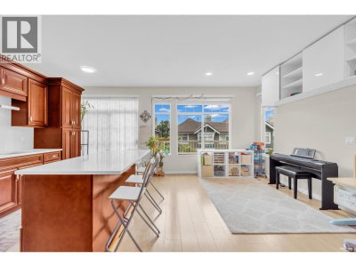 5298 OAKMOUNT Crescent | Burnaby British Columbia | Slide Image Six