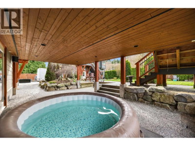 38101 CHESTNUT Avenue | Squamish British Columbia | Slide Image Eighteen