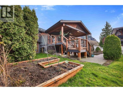 38101 CHESTNUT Avenue | Squamish British Columbia | Slide Image Twenty-one