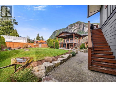38101 CHESTNUT Avenue | Squamish British Columbia | Slide Image Twenty-three