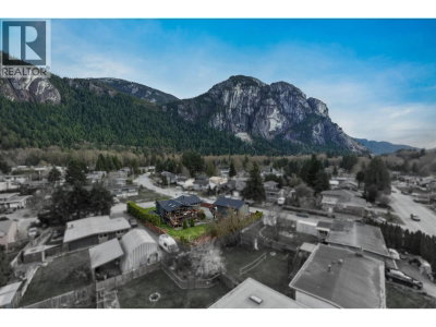 38101 CHESTNUT Avenue | Squamish British Columbia | Slide Image Thirty-two
