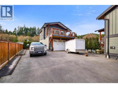 38101 CHESTNUT Avenue | Squamish British Columbia | Slide Image Thirty-eight