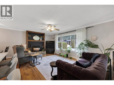 38101 CHESTNUT Avenue | Squamish British Columbia | Slide Image Eight