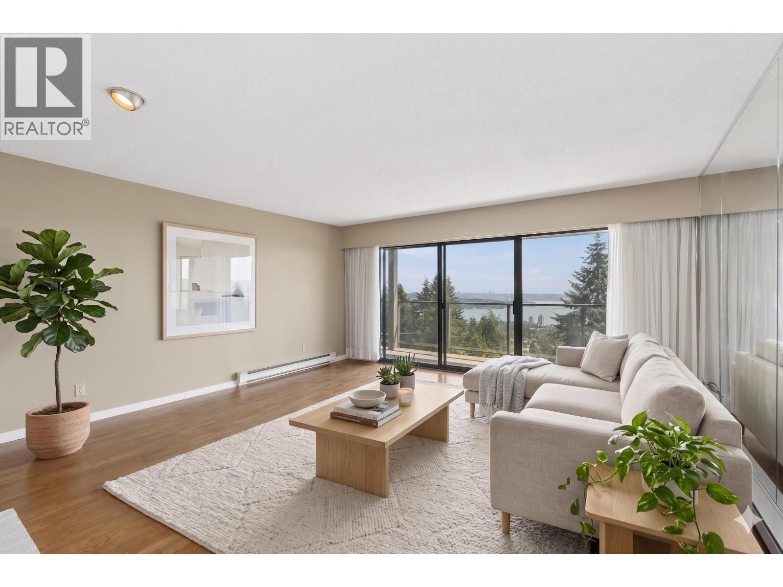 2206 FOLKESTONE Way, West Vancouver, British Columbia V7S 2X7
