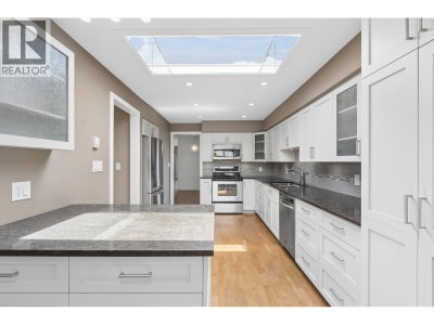 2206 FOLKESTONE Way | West Vancouver British Columbia | Slide Image Nine