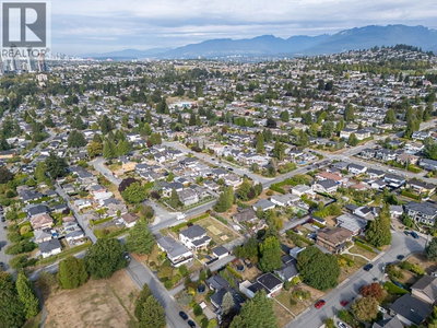 1988 KENSINGTON Avenue | Burnaby British Columbia | Slide Image Nine