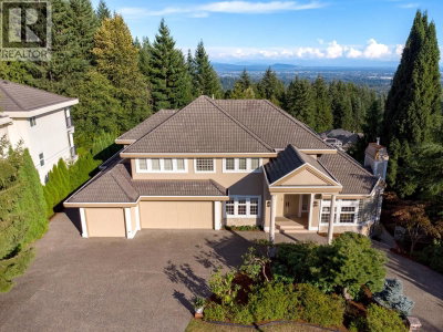 1535 PARKWAY Boulevard | Coquitlam British Columbia | Slide Image One