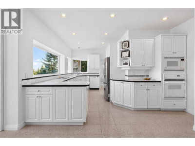1535 PARKWAY Boulevard | Coquitlam British Columbia | Slide Image Twelve