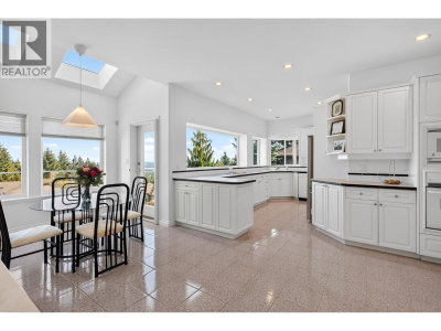 1535 PARKWAY Boulevard | Coquitlam British Columbia | Slide Image Seventeen