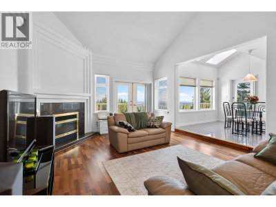 1535 PARKWAY Boulevard | Coquitlam British Columbia | Slide Image Nineteen