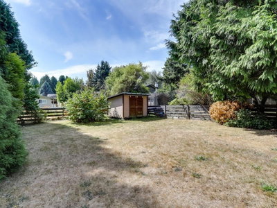 15866 NORTH BLUFF Road | White Rock British Columbia | Slide Image Twenty-two