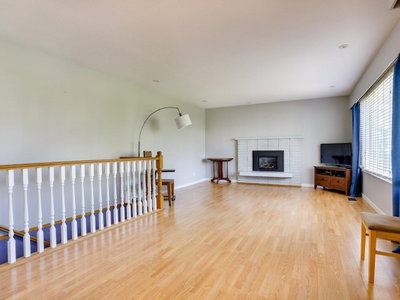 15866 NORTH BLUFF Road | White Rock British Columbia | Slide Image Four