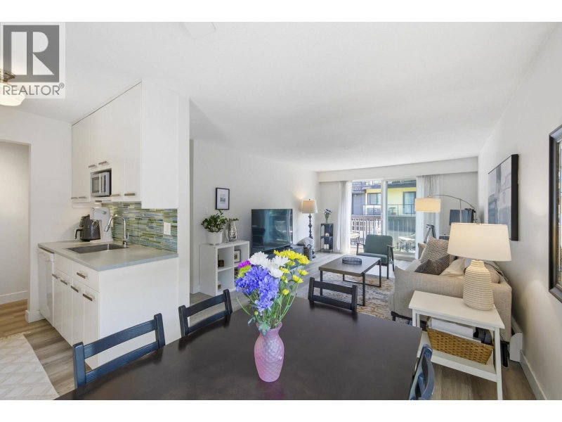 270 3RD Street North Vancouver British Columbia, V7M 1G1 - 1 Bedroom Condo For Sale
