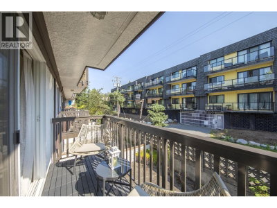 270 3RD Street | North Vancouver British Columbia | Slide Image Twenty