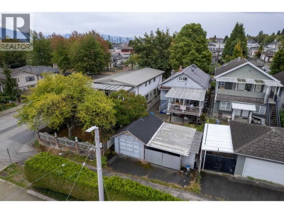 2474 24TH Avenue | Vancouver British Columbia | Slide Image Four