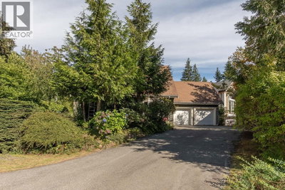 40235 KINTYRE Drive | Squamish British Columbia | Slide Image Three