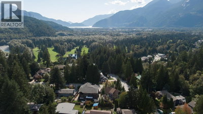 40235 KINTYRE Drive | Squamish British Columbia | Slide Image Thirty-eight