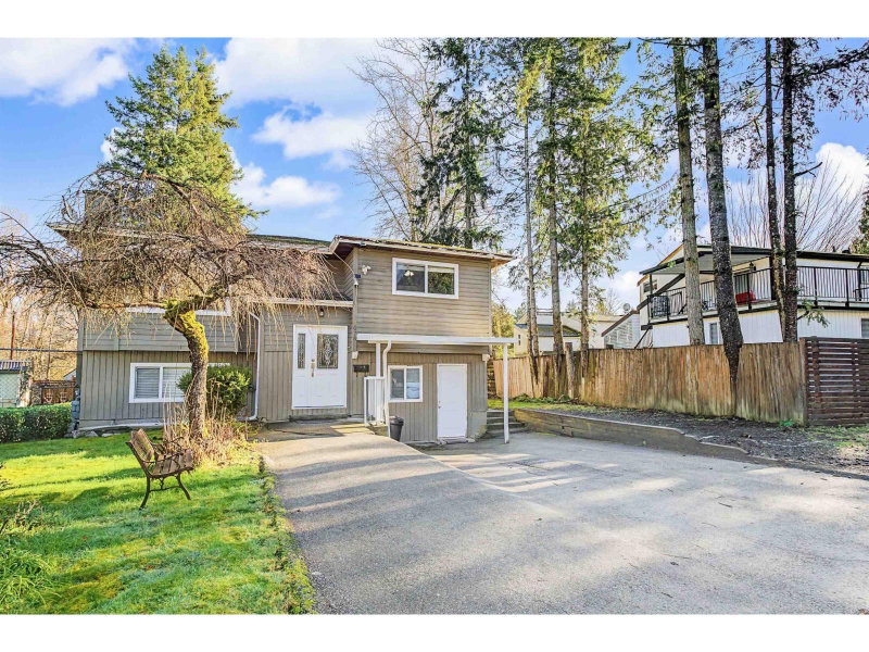 8076 139A Street Surrey British Columbia, V3W 8P6 - 5 Bedrooms Home For Sale