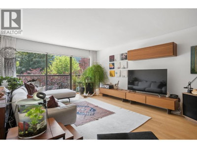 3264 OAK Street | Vancouver British Columbia | Slide Image Three