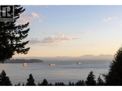 2235 CHAIRLIFT Road | West Vancouver British Columbia | Slide Image Twenty-seven