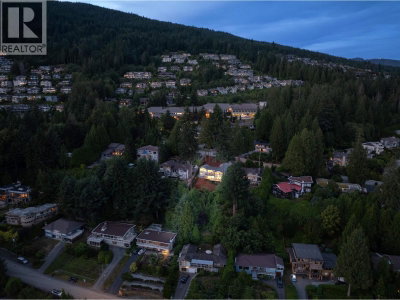 2235 CHAIRLIFT Road | West Vancouver British Columbia | Slide Image Thirty-three